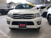 Cần bán Toyota Hilux 2.8MT đời 2016, màu trắng