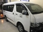 Cần bán lại xe Toyota Hiace đời 2010, màu trắng còn mới