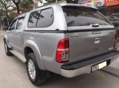 Cần bán xe Toyota Hilux 2015, màu bạc, giá cạnh tranh