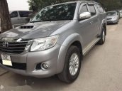 Cần bán xe Toyota Hilux đời 2015, màu bạc, nhập khẩu nguyên chiếc chính chủ, giá tốt