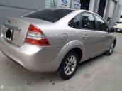 Bán Ford Focus năm 2010, màu bạc số sàn, giá tốt