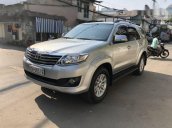 Bán Toyota Fortuner năm sản xuất 2012, màu bạc xe gia đình