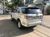 Bán Toyota Fortuner năm sản xuất 2012, màu bạc xe gia đình