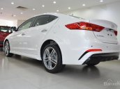 Bán ô tô Hyundai Elantra bản tăng áp sản xuất năm 2018, màu trắng, 749tr