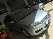 Cần bán Ford Focus 1.8 AT 2005, màu bạc