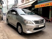 Cần bán lại xe Toyota Innova 2.0 E sản xuất 2013, màu bạc