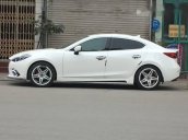 Cần bán Mazda 3 năm 2017, màu trắng số tự động, 580 triệu