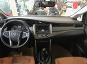 Toyota Mỹ Đình - Cần bán xe Innova 2.0 E 2018 - Giá chỉ 700tr, hỗ trợ trả góp 90% lãi suất thấp, thủ tục nhanh gọn