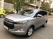 Cần bán lại xe Toyota Innova 2.0E MT 2017, màu bạc xe gia đình