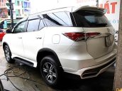 Bán xe Toyota Fortuner 2.7V 4x2 AT năm 2017, màu trắng, nhập khẩu 