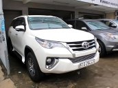 Bán xe Toyota Fortuner 2.7V 4x2 AT năm 2017, màu trắng, nhập khẩu 