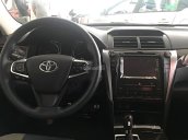 Bán Toyota Camry 2.5Q năm 2018, màu vàng