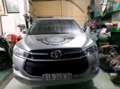 Bán xe Toyota Innova 2.0E năm 2016, màu bạc số sàn, giá tốt