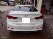 Cần bán lại xe Hyundai Elantra 2.0AT đời 2017, màu trắng chính chủ, 675tr