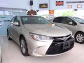 Auto bán xe Toyota Camry SE 2.5 AT năm sản xuất 2015, màu vàng, nhập khẩu