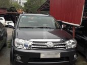 Bán Toyota Fortuner đời 2010, màu đen