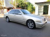 Cần bán lại xe Mercedes E240 sản xuất năm 2000 số sàn giá cạnh tranh