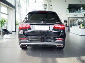 Bán xe Mercedes GLC 300 màu đen, giá tốt. Giao xe ngay