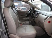 Bán ô tô Toyota Innova E 2.0MT năm sản xuất 2015, màu bạc