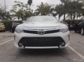 Bán Toyota Camry 2.0E Facelift 2018 giá cạnh tranh, đủ màu, giao ngay, LH: 0948057222