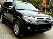 Cần bán lại xe Toyota Fortuner màu đen xe gia đình, 568tr