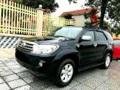 Cần bán lại xe Toyota Fortuner màu đen xe gia đình, 568tr