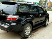 Cần bán lại xe Toyota Fortuner màu đen xe gia đình, 568tr