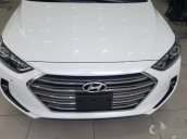 Cần bán xe Hyundai Elantra đời 2018, màu trắng