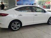 Cần bán xe Hyundai Elantra đời 2018, màu trắng