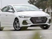 Cần bán xe Hyundai Elantra đời 2018, màu trắng