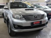 Cần bán Toyota Fortuner G đời 2015, màu bạc, 920tr