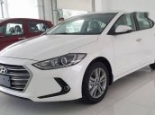 Cần bán xe Hyundai Elantra đời 2018, màu trắng