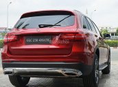 Bán xe Mercedes GLC 250 4Matic 2018 màu đỏ, giá tốt, giao xe ngay