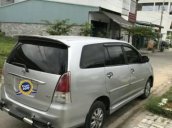 Cần bán xe Toyota Innova đời 2010, màu bạc xe gia đình