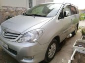 Bán ô tô Toyota Innova J đời 2008, màu bạc xe gia đình