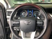 Bán xe Toyota Fortuner 2.7AT 2017, màu đen