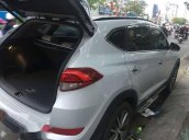 Bán xe Hyundai Tucson sản xuất 2015, màu trắng 