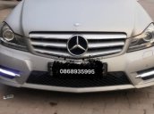 Cần bán lại xe Mercedes 3.0 AT đời 2011, màu bạc