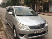 Cần bán gấp Toyota Innova đăng ký lần đầu 2012, màu bạc còn mới, giá tốt 550 triệu