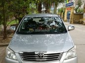 Cần bán gấp Toyota Innova đăng ký lần đầu 2012, màu bạc còn mới, giá tốt 550 triệu