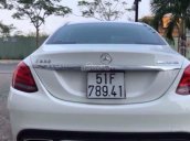 Bán Mercedes C300 AMG, đời 2017 màu trắng, nội thất đỏ