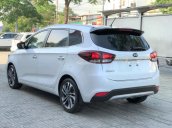 Cần bán Kia Rondo đời 2018, màu trắng giá cạnh tranh 609tr