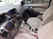 Bán Ford Focus sản xuất 2014, màu trắng