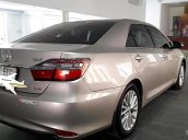 Cần bán xe Toyota Camry 2.0E 2017, màu vàng, giá cạnh tranh