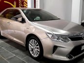 Cần bán xe Toyota Camry 2.0E 2017, màu vàng, giá cạnh tranh