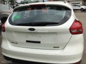 Cần bán Ford Focus Trend Hatback đời 2018, màu trắng. Hỗ trợ đăng ký sang tên