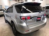 Bán Toyota Fortuner V 4X2 đời 2016, màu bạc