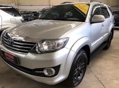 Bán Toyota Fortuner V 4X2 đời 2016, màu bạc