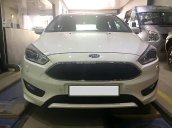 Cần bán xe Ford Focus năm 2015, màu trắng, giá 660tr