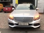 Bán xe Mercedes C250 2017 màu bạc, nội thất đen. Chỉ 500 triệu nhận xe với gói vay ưu đãi